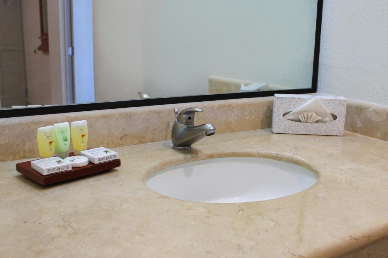 Hotel & Suites Real Del Lago Villahermosa Extérieur photo
