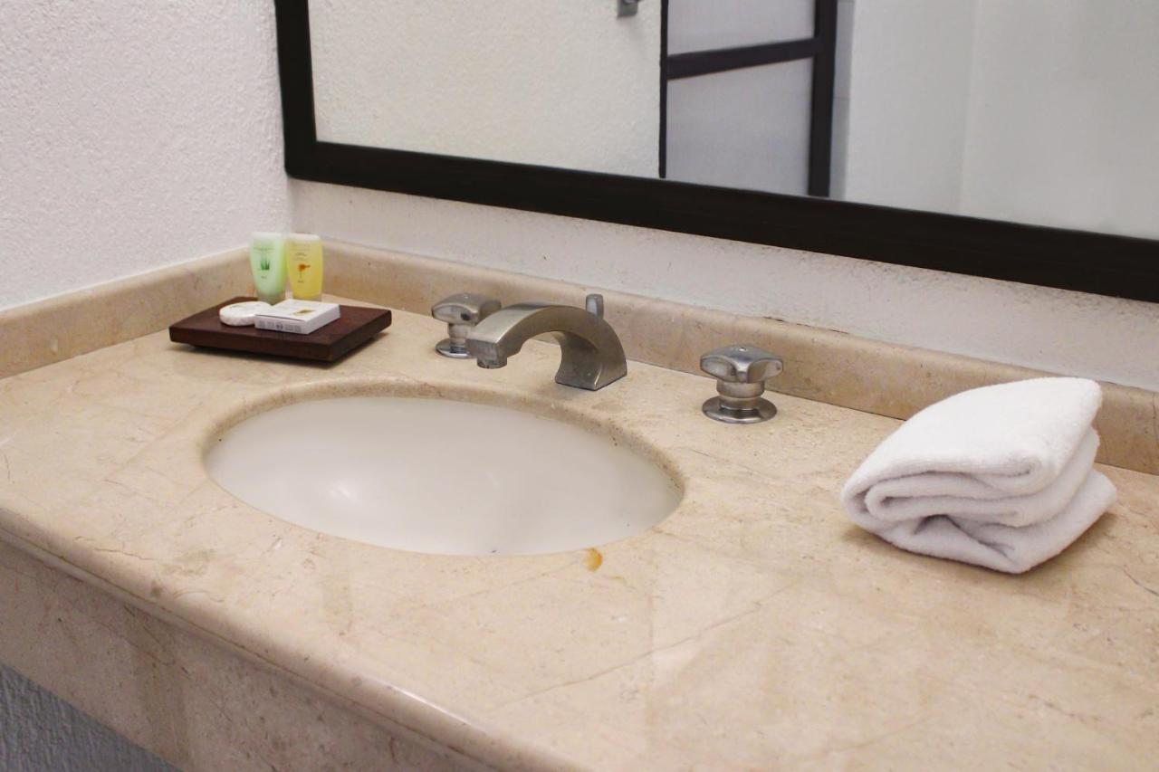 Hotel & Suites Real Del Lago Villahermosa Extérieur photo